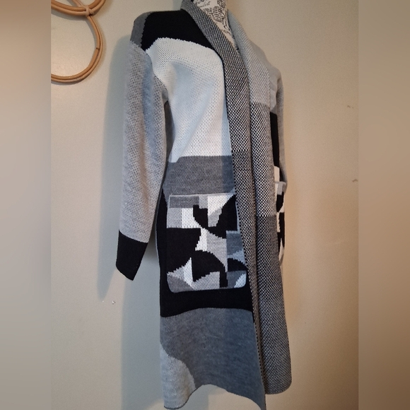 Vertigo Black Gray White Color Block Cardigan Style Sweater Size M / P2P 20 - Picture 6 of 10